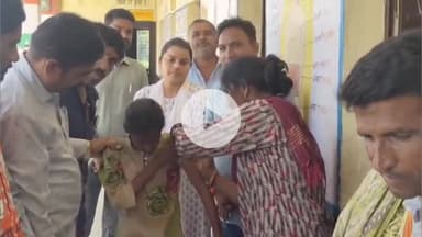 कनवास: धुलेट के नया गांव स्कूल में बच्चों के टीकाकरण के साथ पोषाहार गुणवत्ता की जांच की गई, फल वितरित किए गए