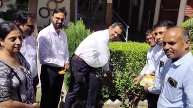 भिवानी: डॉ. दीपेश सारसर ने भिवानी कोर्ट में पौधारोपण कर कुमारी शैलेजा का जन्मदिन मनाया, भाजपा पर साधा निशाना