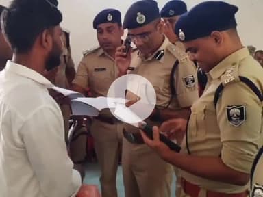 गया टाउन सीडी ब्लॉक: जिले भर से जनता दरबार में 55 पीड़ित लेकर आए अपनी समस्या, पुलिस कप्तान आनंद कुमार ने सुनी शिकायत