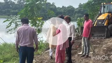 झाझा: झाझा नगर परिषद की टीम ने रेलवे तालाब का किया निरीक्षण, जल्द होगी सफाई