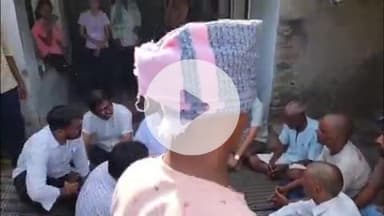 पीपलदा: पूर्व विधायक एवं कांग्रेस नेता प्रहलाद गुंजल ने खातोली पार्वती नदी में डूबे 4 किशोरों के परिजनों से मिलकर दी सांत्वना