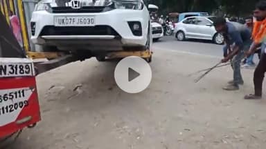 देहरादून: देहरादून में चलती कार में घुसा सांप, ड्राइवर ने दिखाई सूझबूझ और बाल-बाल बचाई जान