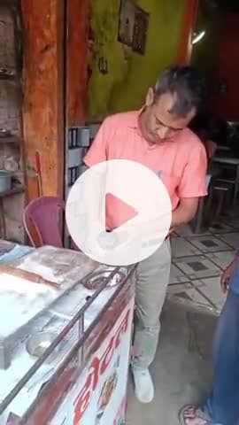 सिमडेगा: खाद्य सुरक्षा पदाधिकारी द्वारा शहर की कई दुकानों में छापामारी, दिए दिशा निर्देश