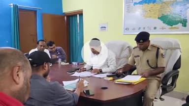 उचकागांव: हथुआ में दुर्गापूजा को लेकर शांति समिति की बैठक, सुरक्षा और ट्रैफिक व्यवस्था पर हुआ मंथन