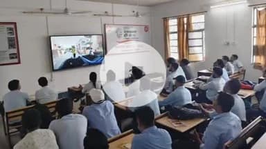 झांसी: स्वच्छता सेवा-2025 अभियान के तहत झांसी रेल मंडल में स्वच्छता से जुड़े कई जागरूकता कार्यक्रम आयोजित किए गए