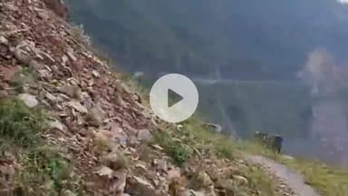 कांडा: ट्याकोट भैसुड़ी को जोड़ने वाली खातीगांव कपूरी सड़क किमी दो में पूरी तरह क्षतिग्रस्त, आवाजाही ठप्प, ग्रामीण मजबूर हैं