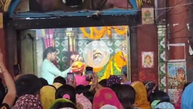 आरा: नवरात्रि के मौके पर मां आरण्य देवी मंदिर में भव्य महाआरती का आयोजन, मंदिर कमिटी और महंत परिवार ने किया