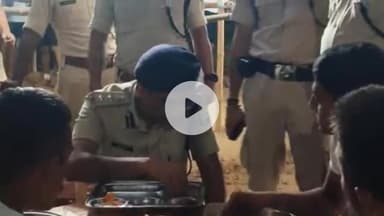 गया टाउन सीडी ब्लॉक: गया एसएसपी आनंद कुमार ने पुलिस केंद्र में प्रशिक्षु सिपाहियों के मेस का औचक निरीक्षण किया, खाने की गुणवत्ता जांची