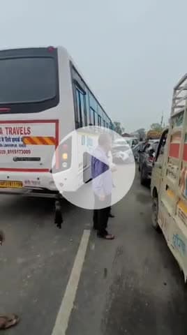 पलिया में बस और कार की आमने-सामने टक्कर, महिला समेत पांच घायल