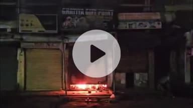 कोडरमा: झुमरीतिलैया बाजार में खिलौने की दुकान में आग, लाखों का सामान खाक