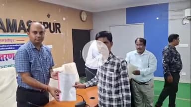 समस्तीपुर: समाहरणालय के सभागार में जिलाधिकारी द्वारा 143 अनुकंपा अभ्यर्थियों को नियुक्ति पत्र दिया गया