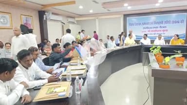 सिमडेगा: सांसद कालीचरण मुंडा की अध्यक्षता में दिशा की बैठक, विकास योजनाओं की समीक्षा की गई