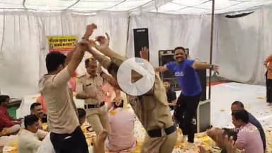 महू कोतवाली थाना परिसर में सुंदरकांड पाठ का आयोजन, भजनों पर जमकर थिरके पुलिसकर्मी