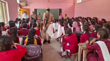 शाहबाद: एसडी जनता इंटर कालेज बजरिया में महिला सम्मान और सुरक्षा के लिए छात्राओं को जागरूक किया गया