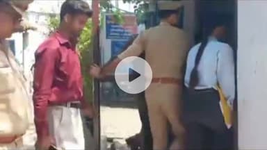 बाह: बाह में मिशन शक्ति 5.0 में छात्राओं ने संभाली थानों की कमान, सुनीं महिलाओं और फरियादियों की समस्याएं