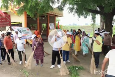 झाबुआ: सेवा पखवाड़े के अंतर्गत ग्राम करड़ावद छोटी में कार्यक्रम आयोजित, 'एक दिन, एक घंटा, एक साथ' थीम पर हुआ श्रमदान