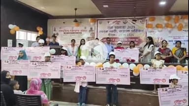 रामपुर: चमरव्वा में राज्य महिला आयोग की सदस्य सुनीता सैनी ने 'मिशन शक्ति' 5.0 के अंतर्गत आयोजित कार्यक्रम में चेक वितरित किए