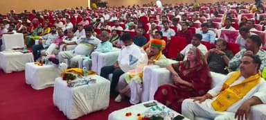 धौलपुर: नगर परिषद टाउन हॉल में रोजगार उत्सव कार्यक्रम में 184 नव नियुक्त युवाओं को दिए गए नियुक्ति पत्र