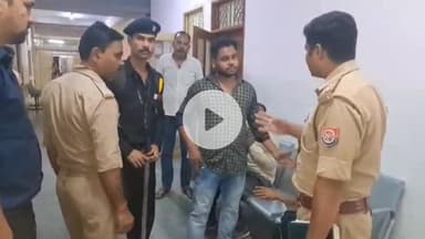 झांसी: आईसीयू में भर्ती एक मरीज और उसके दो तीमारदारों को गार्ड ने कच्ची शराब पीते रंगे हाथों पकड़ा, 2 को पुलिस के हवाले किया