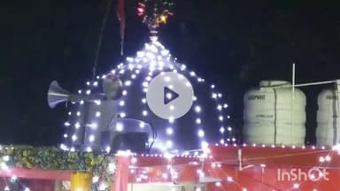 मालथोन: मालथौन: थाना प्रभारी ने दुर्गा पूजा पंडालों का निरीक्षण किया, किले में आरती में हुए शामिल