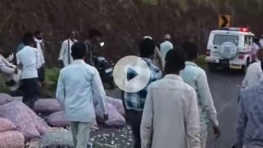 झालरापाटन: अकलेरा के समीप सारथल घाटी पर बेकाबू ट्रैक्टर ट्राली पलटने से घायल एक व्यक्ति को झालावाड़ से कोटा किया रेफर