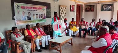 सिमडेगा: पंडित दीनदयाल उपाध्याय जयंती पर बीरू में भाजपा का कार्यक्रम, लोहरदगा के पूर्व सांसद हुए शामिल