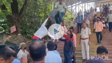 मेदिनीनगर (डालटनगंज): डालटनगंज स्टेशन पर युवक का 5 घंटे तक हंगामा, आरपीएफ जवान ने साहस दिखाते हुए सुरक्षित नीचे उतारा