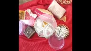 करनैलगंज: रेवारी गांव के किसानों ने गन्ने के खेत से एक संदिग्ध युवक को पकड़ा, सोने-चांदी के आभूषण बरामद