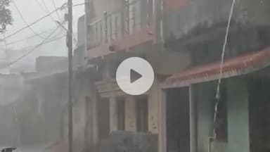 खंडवा नगर: खंडवा में शाम को मौसम ने बदली करवट, तेज बारिश और बिजली की गड़गड़ाहट से लोग सहमे