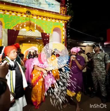 जगदलपुर: बस्तर दशहरा फुल रथ की दूसरी परिक्रमा में बस्तर पुलिस के जवानों ने हर्ष फायर कर दी सलामी