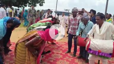 अधौरा: अधौरा के कई गांव में आजादी के बाद पहली बार पहुंचेगी बिजली, मंत्री जमा खां ने किया शिलान्यास