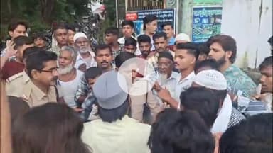 खंडवा नगर: खंडवा में लाशों से दरिंदगी करने वाले आरोपी को मारने पर उतारू हुए लोग, पुलिस ने मुश्किल से बचाया