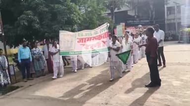 सिमडेगा: एचआईवी एड्स के प्रति जागरूकता के लिए सदर अस्पताल सिमडेगा से एएनएम स्कूल की छात्राओं ने निकाली रैली