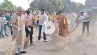 जगाधरी: सेवा पखवाड़ा के तहत नगर निगम मेयर ने वार्ड नंबर तीन और चार की जनता को पढ़ाया स्वच्छता का पाठ