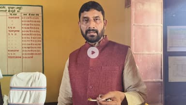 एक बार फिर बदनाम हुआ मध्याह्न भोजन... स्कूल के खाने में से निकला छिपकली का बच्चा।