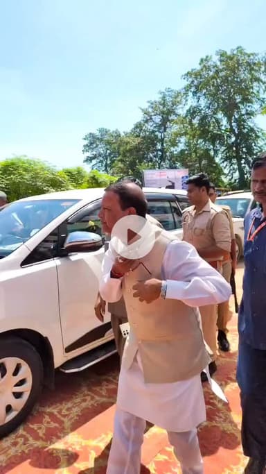 आज माननीय केन्द्रीय वित्त राज्यमंत्री श्री पंकज चौधरी जी ,पनियरा विधायक श्री ज्ञानेंद्र सिंह जी शोरूम पर आकर अपना आशीर्वाद दिए और जीएसटी का स्टीकर भी लगाए ।
#maharajganj #explore #ministry #rkmotors #g