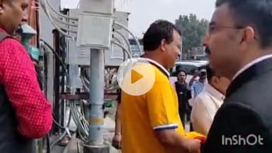 देहरादून: सीएम धामी ने सहस्त्रधारा क्रॉसिंग पर जीएसटी की नई दरों को लेकर व्यापारियों से की बातचीत