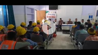 कुमारखंड: सीएचसी कुमारखंड में स्वच्छता ही सेवा कार्यक्रम के तहत स्वास्थ्य शिविर में स्वच्छता कर्मी का स्वास्थ्य जांच