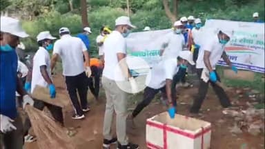 कोडरमा: ध्वजाधारी धाम में स्वच्छता ही सेवा अभियान के तहत कार्यक्रम आयोजित, उपायुक्त समेत अन्य शामिल