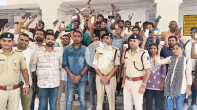 आरा: ऑपरेशन मुस्कान के तहत चोरी और छिनतई के 80 मोबाइल ढूंढकर एसपी ने मोबाइल धारकों को दिए