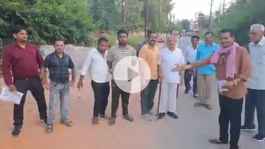 झांसी: नंदनपुरा पावर हाउस की ओर जाने वाली सड़क किनारे सरकारी जमीन पर अतिक्रमण कर बिल्डिंग मटेरियल बेचा जा रहा है