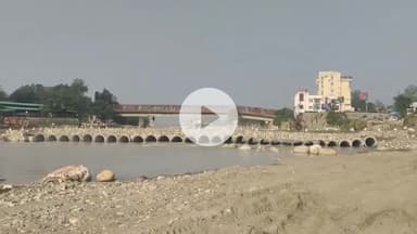 देहरादून: प्रेमनगर में क्षतिग्रस्त पुल के पास वैकल्पिक सड़क तैयार, वाहनों की आवाजाही शुरू