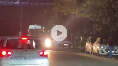 ગાંધીનગર: સાઇકો કિલર વિપુલ પરમારના મૃતદેહને પીએમ માટે સિવિલ હોસ્પિટલ ખાતે લાવવામાં આવ્યો