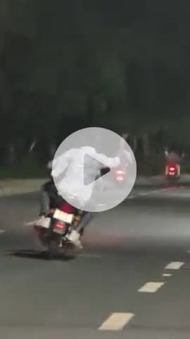 ગાંધીનગર: શહેરનાખ રોડ ઉપર બાઈક ચાલકોનો સ્ટંટ જોવા મળ્યો