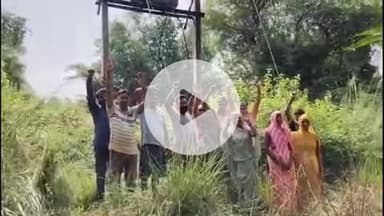 प्रतापगढ़: केतकरपुर गांव में लगे ट्रांसफार्मर के बार-बार जलने की शिकायत जिला अधिकारी से की गई