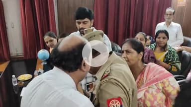 धनौरा: गजरौला नगर पालिका में बोर्ड की बैठक में पूर्व विधायक के साथ गिरिवन पड़कर हुई धक्का-मुक्की, हंगामा हुआ