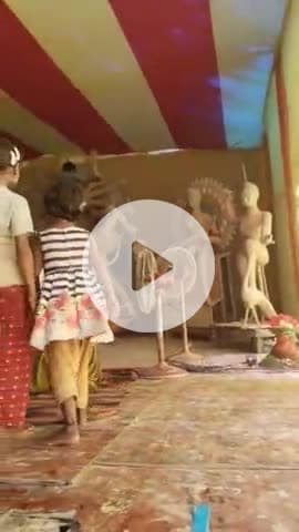 परिहार: परिहार प्रखंड में दुर्गा पूजा का उत्सव, मूर्तिकार अंतिम रूप देने में जुटे, श्रद्धालु भजन-आरती में हुए शामिल