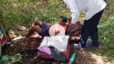 झांसी: झांसी के बबीना में पपीता से लदा ट्रक पलटा, एनएच-44 पर स्टीयरिंग जाम होने से हुआ हादसा, चालक घायल