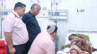 बहराइच: बहराइच मेडिकल कॉलेज पहुंचे जिलाधिकारी अक्षय त्रिपाठी ने वन्य जीव के हमले में घायल महिला का पूछा कुशल क्षेम