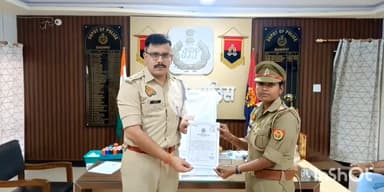 बागपत: SP ने मिशन शक्ति केंद्र कोतवाली बागपत की प्रभारी महिला SI को सराहनीय कार्य के लिए प्रशस्ति पत्र देकर किया सम्मानित